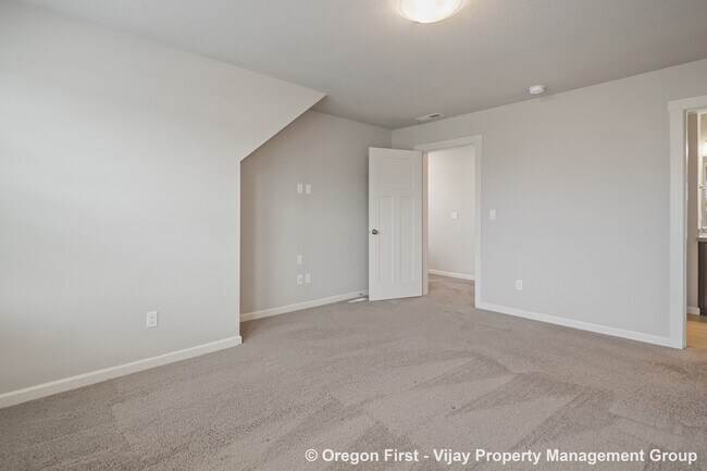 Building Photo - 3662 SE 67th Ave