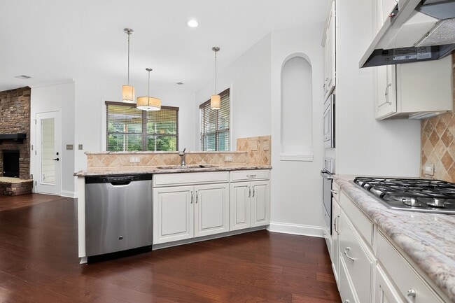 Building Photo - 549 Daventry Ct