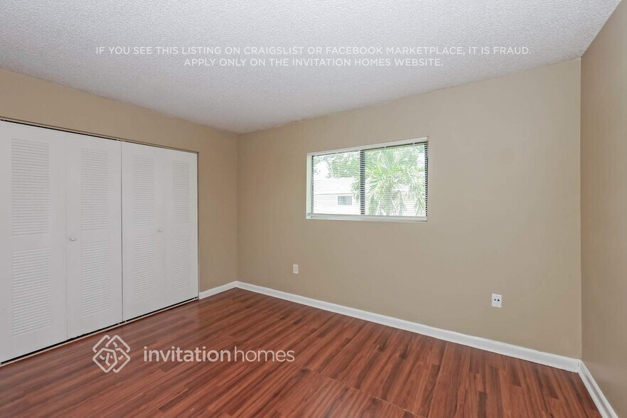 Building Photo - 9489 Palm Cir N
