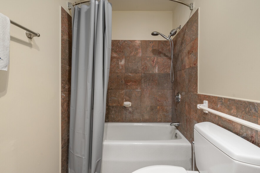 Building Photo - 177 Main St