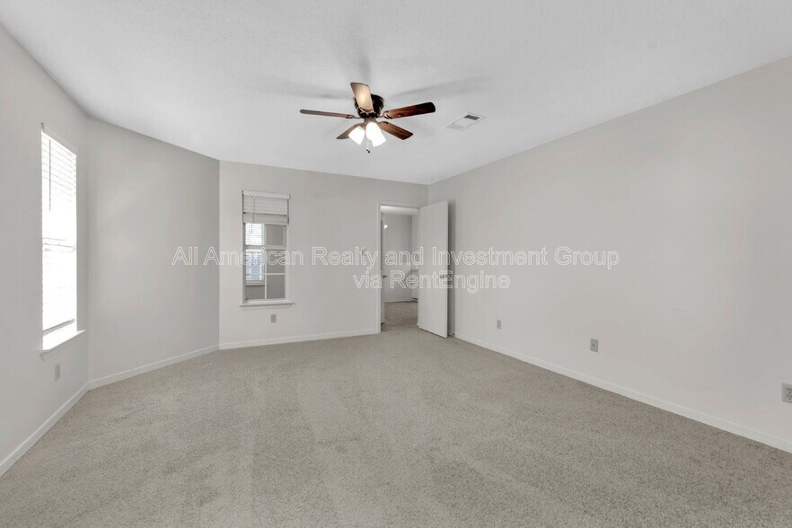 Building Photo - 202 Summer Ln