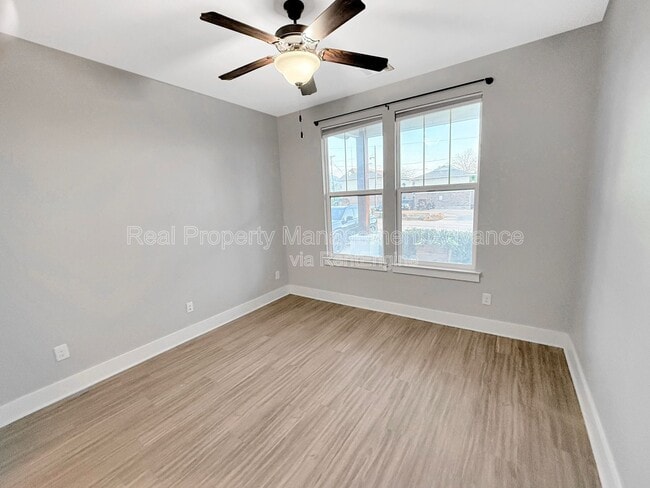 Building Photo - 313 E 3rd St