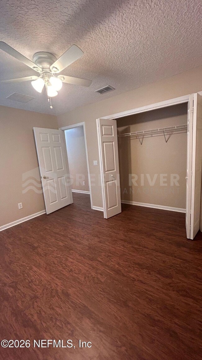 Building Photo - 2522 Willow Creek Dr