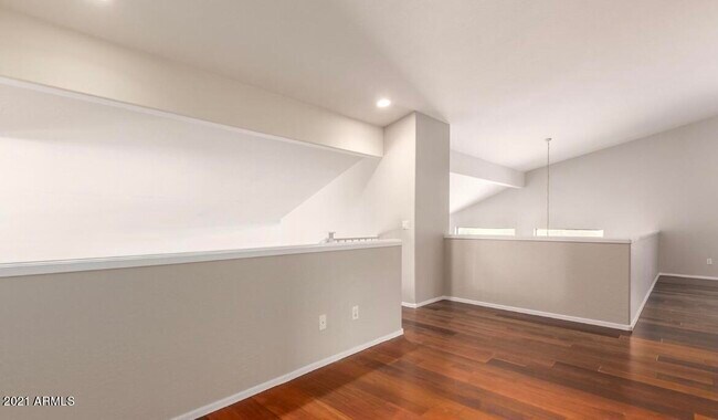Building Photo - 2751 E San Tan St