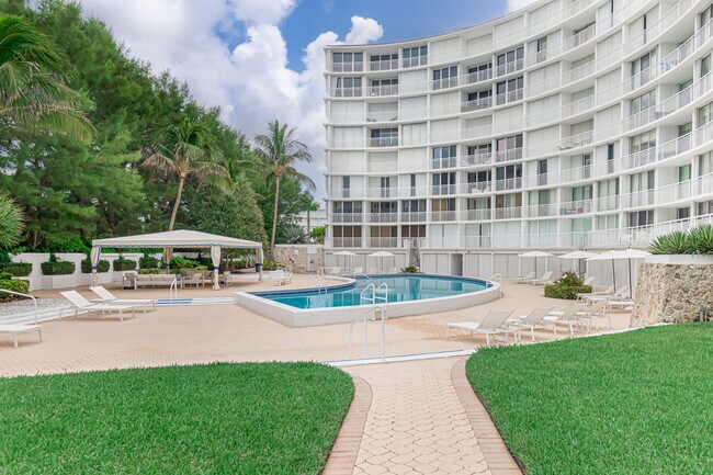 Building Photo - 2780 S Ocean Blvd