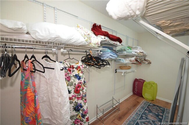 Building Photo - 753 NW Waterlily Pl