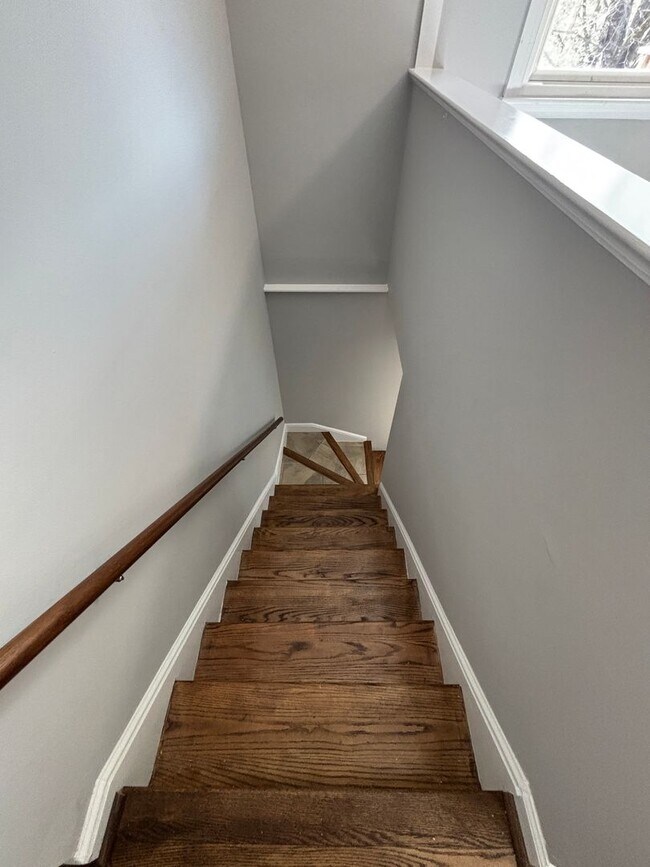 Building Photo - 449 Missimer Ln