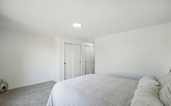 Building Photo - 903 7th St SE