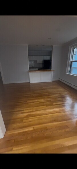 Building Photo - 558 Orange St