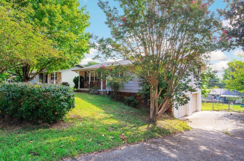 Building Photo - 8912 Bayview Dr