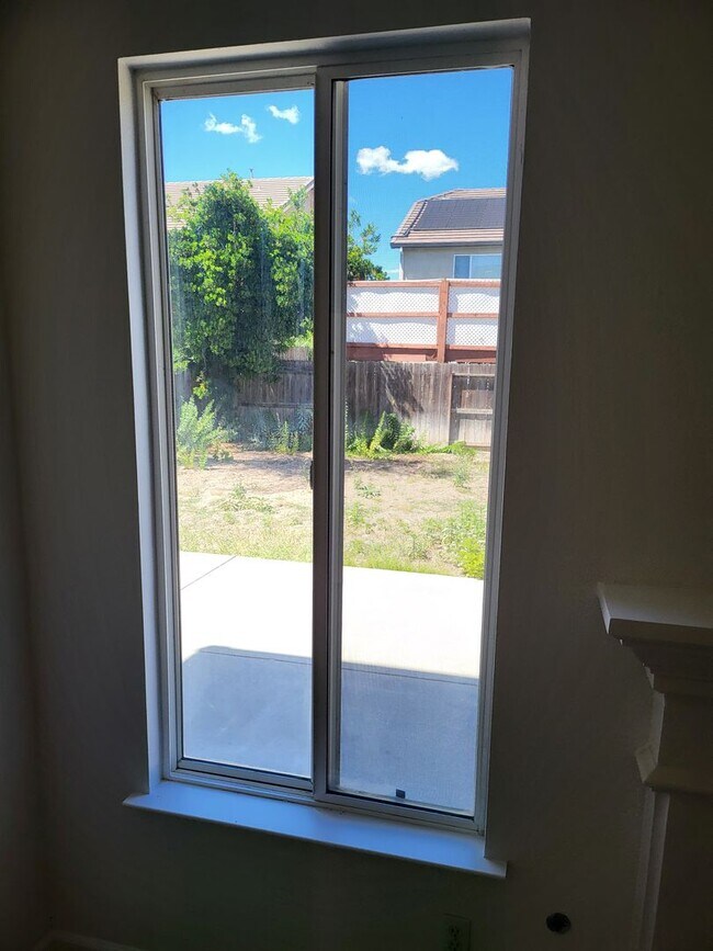 Building Photo - Three Bedroom and Three bathroom home and ...