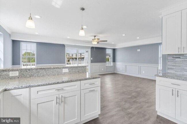 Building Photo - 802 Sixth Ave