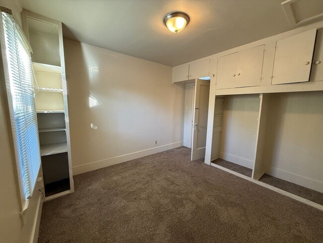 Building Photo - 323 Mountian View Ave