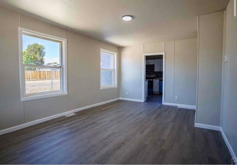 Building Photo - 1901 E 9th St