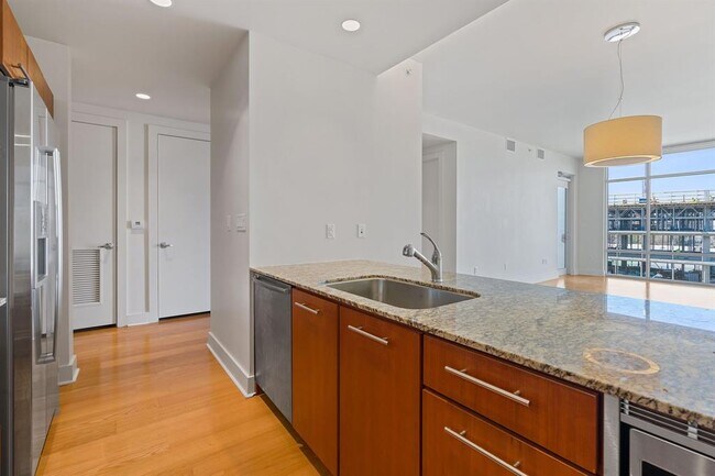 Building Photo - 210 Lee Barton Dr