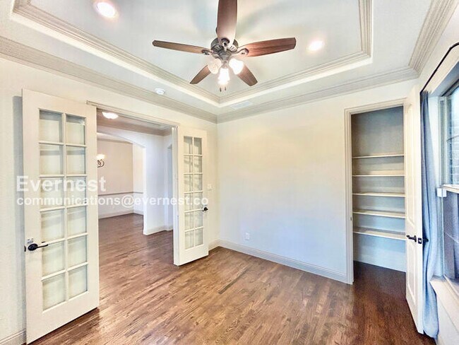 Building Photo - 4417 Villa Dr