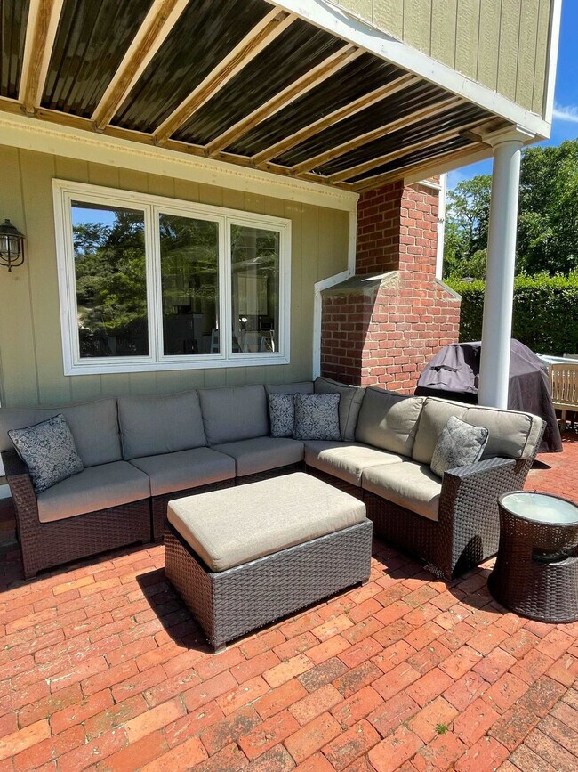 Building Photo - 2 Clifton Ave