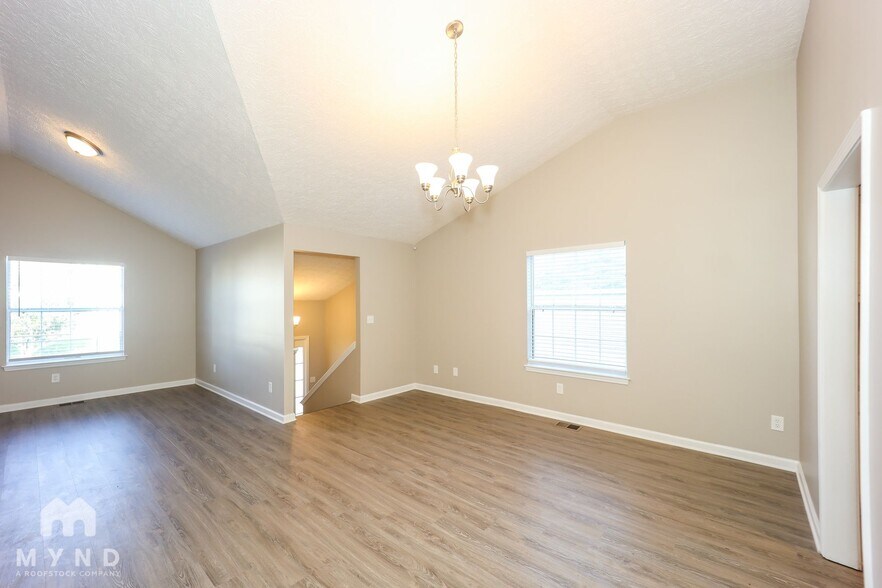 Building Photo - 7303 Williamsburg Dr