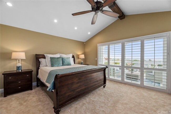 Building Photo - 730 N Paulina Ave