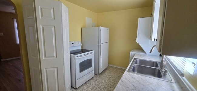 Building Photo - 1 bedroom casita