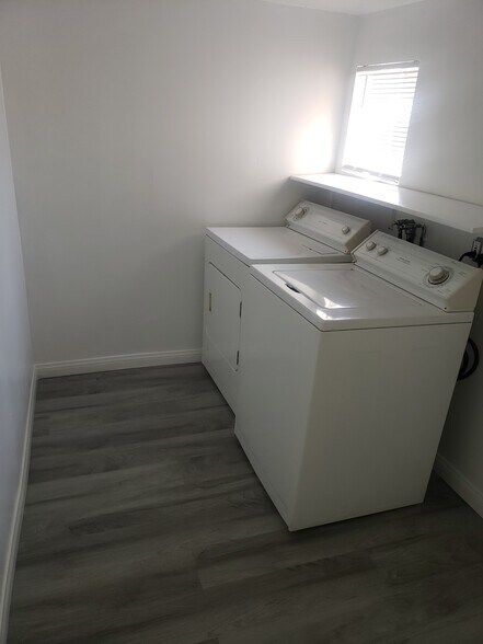 Laundry - 1540 W 58th St