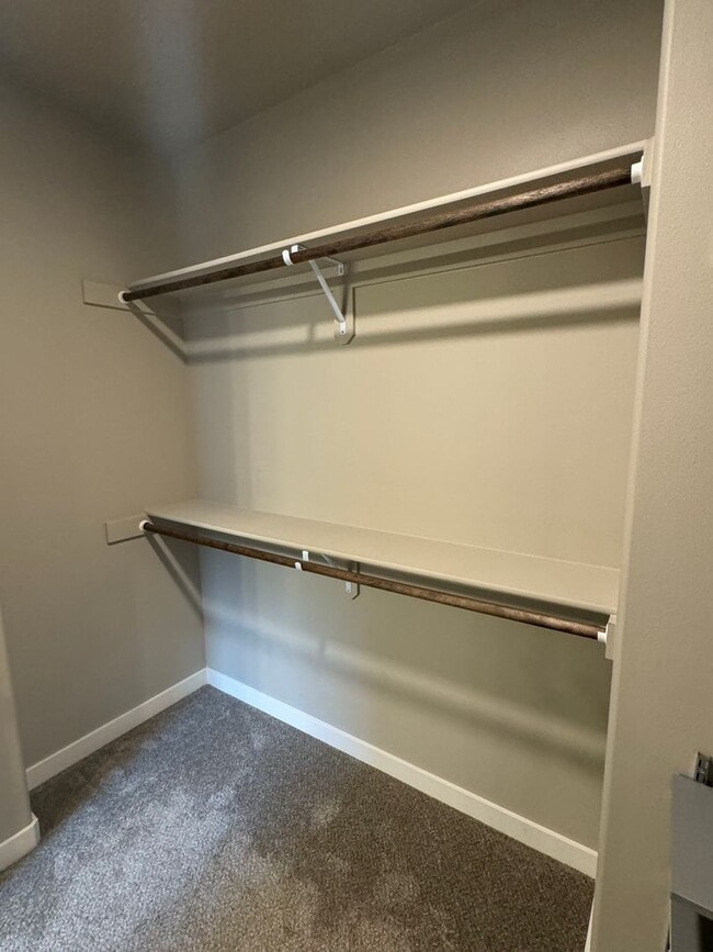 Building Photo - Fully Furnished 3 Bed/2 Bathroom Home-2042...