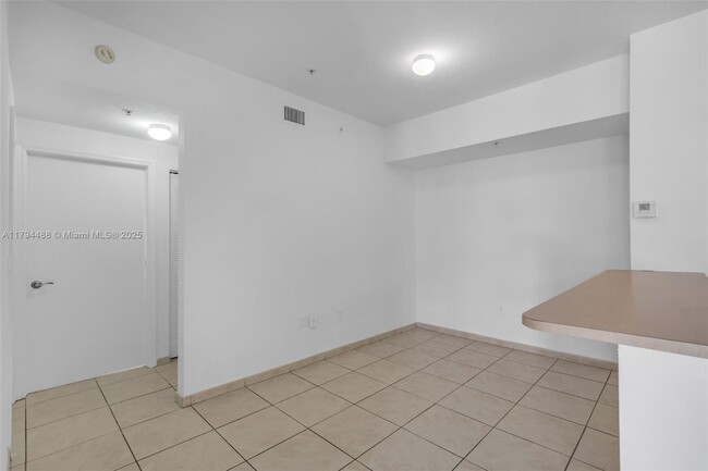 Building Photo - 7280 NW 114th Ave