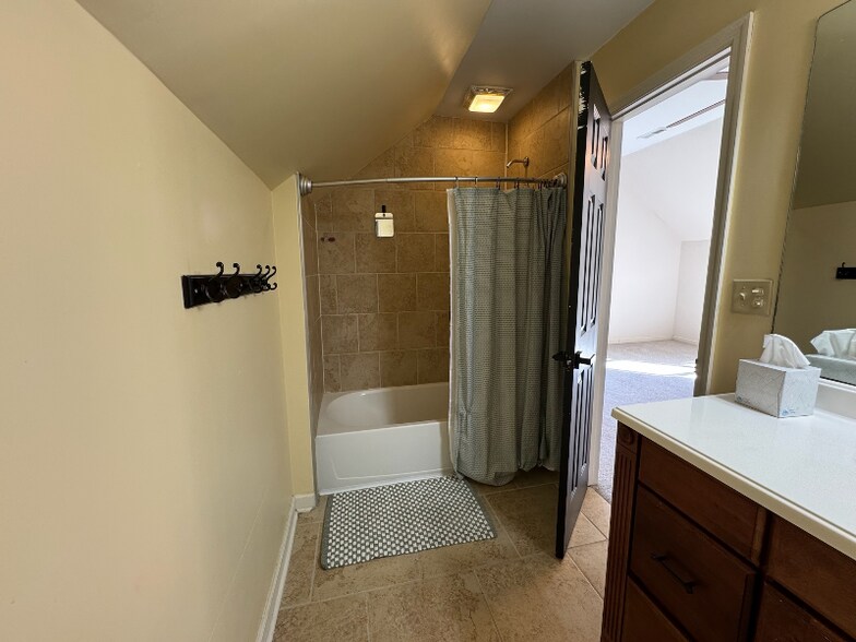 Building Photo - 135 Suffolk Dr