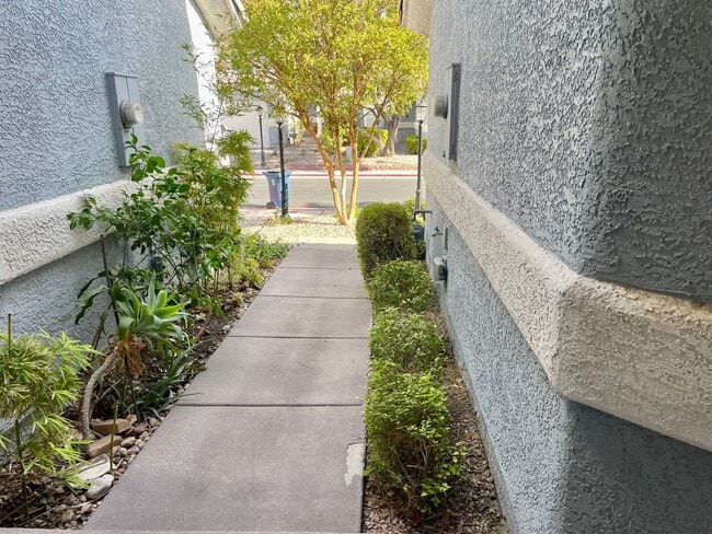 Building Photo - Hidden Gem in Gated Community - Summerlin