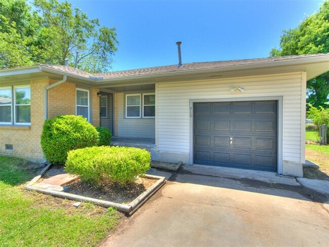 Building Photo - 710 Highland Pkwy