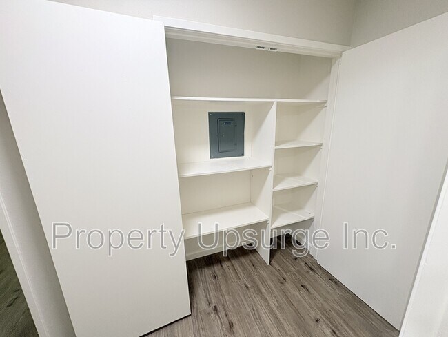 Building Photo - 2405 Sunny Ln