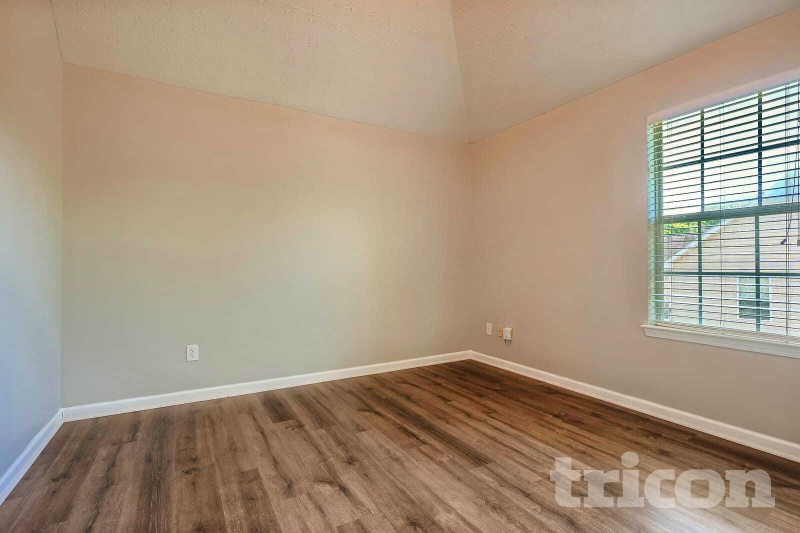 Building Photo - 552 Howell Dr