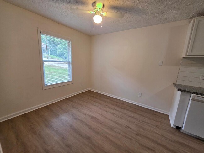 Building Photo - 450 Booth Cir SW