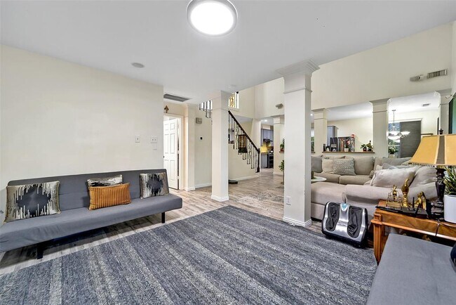 Building Photo - 7107 Cornflower Ln