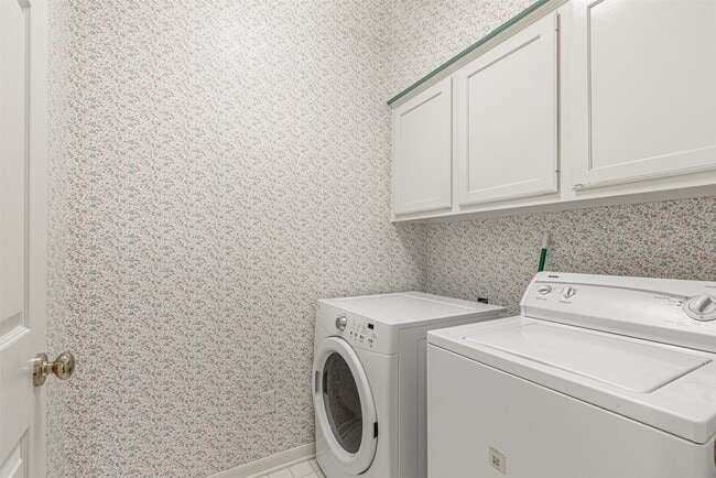 Building Photo - 5211 High Glen Ct