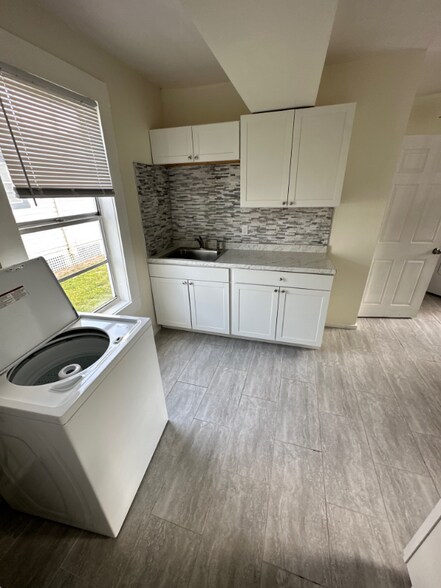 Building Photo - 1800 E 18th Ave