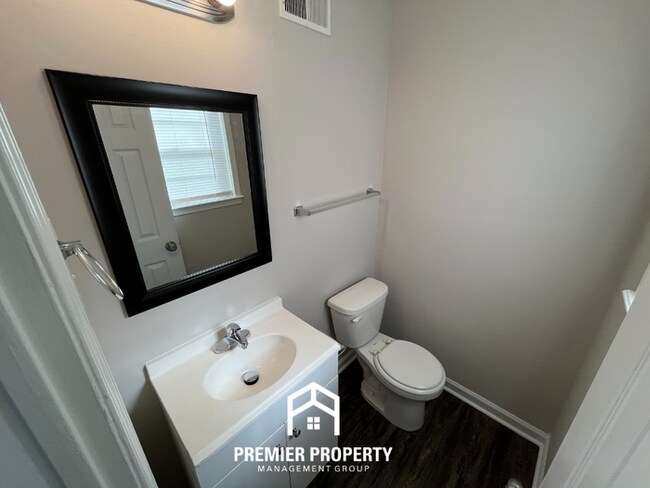 Building Photo - 211 Burwood Dr