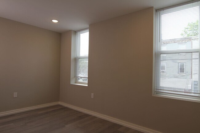 Building Photo - 3945 Baring St