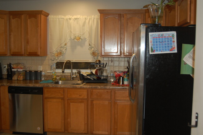 KITCHEN - 523 Marshall St