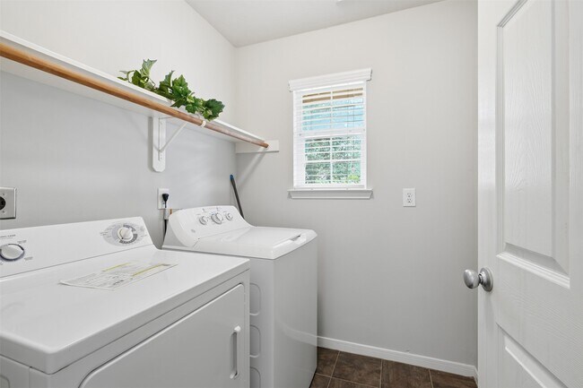 Building Photo - 2319 Falcon Knoll Ln