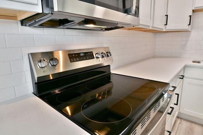 Building Photo - 72-78 S Roanoke