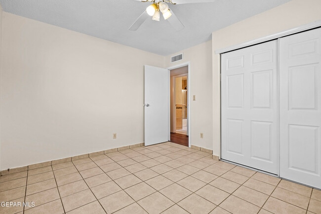 Building Photo - 7316 Clemente Ave