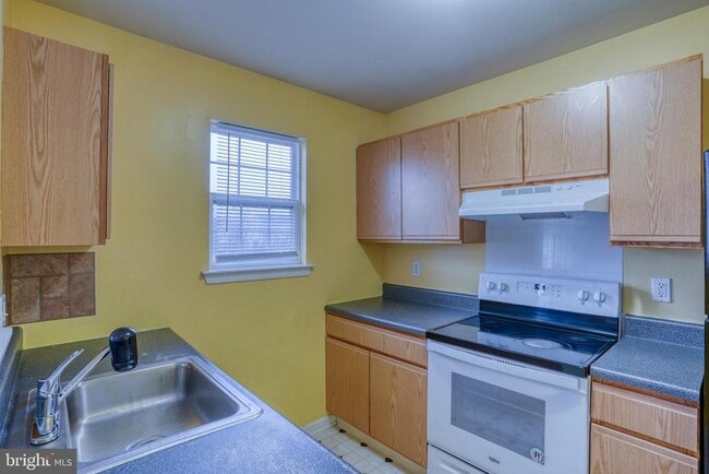 Building Photo - 407 Champs Ln