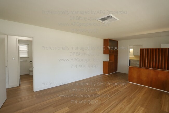 Building Photo - 919 W Wilshire Ave