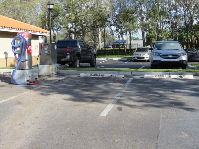 Building Photo - 140 SW 117th Ave