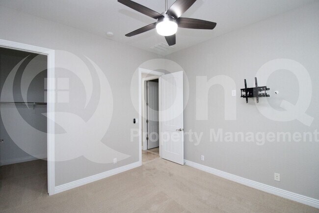 Building Photo - 2832 E Los Altos Rd