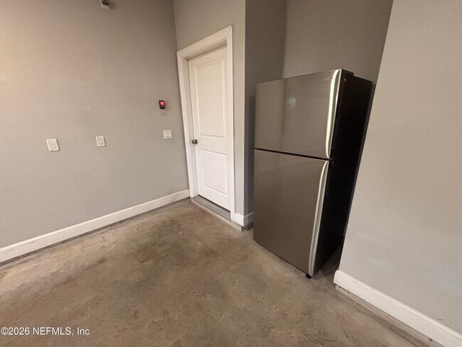 Building Photo - 212 Willow Crk Ct