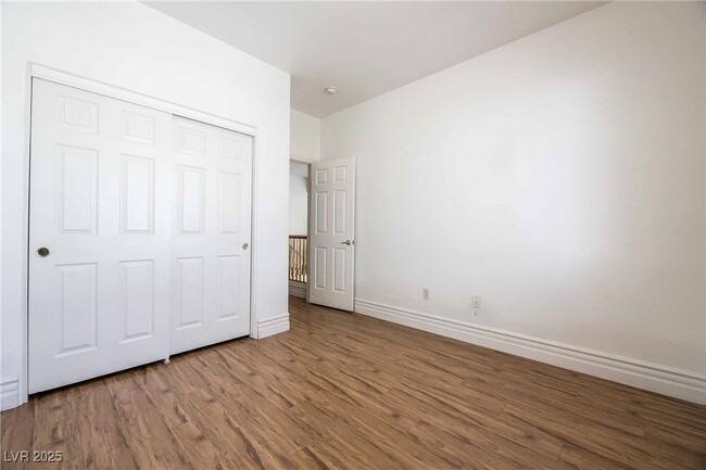 Building Photo - 212 Waterton Lakes Ave