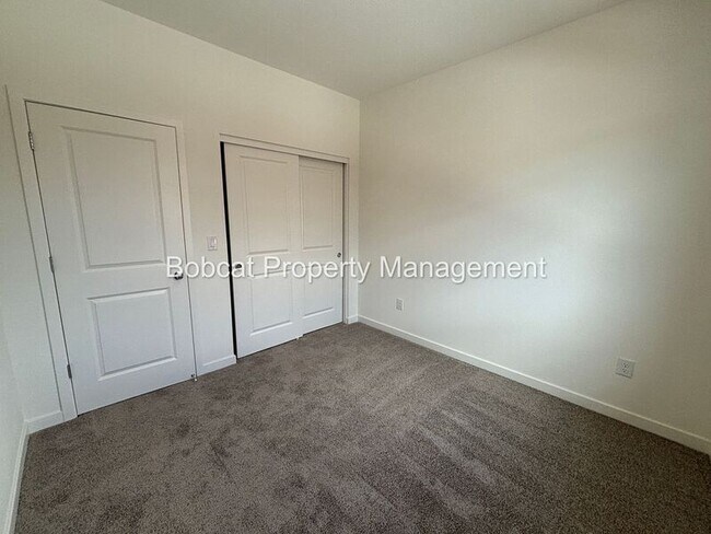 Building Photo - 839 Centerville St