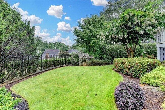 Building Photo - 2611 Briers N Dr